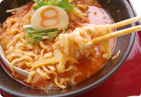 めんに絡めて味わう。